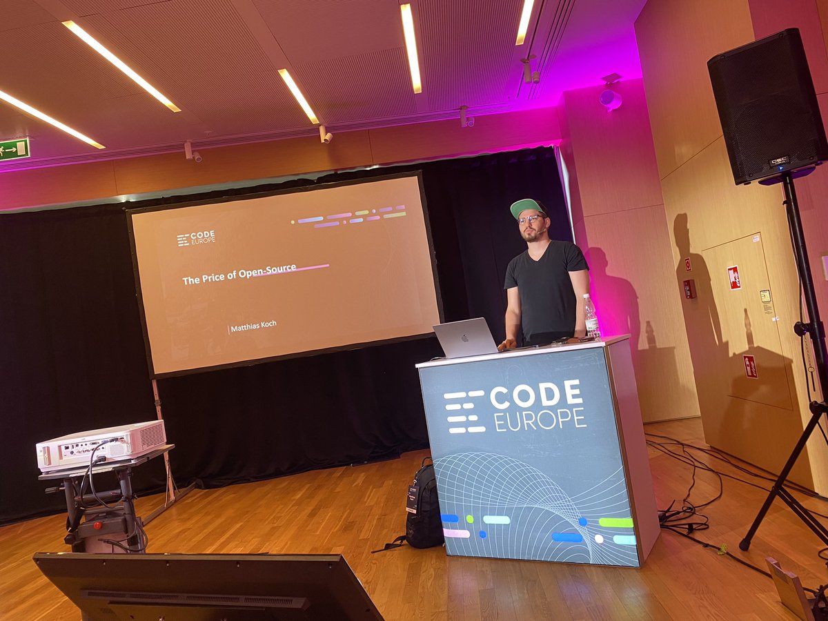 totollygeek's tweet image. We start off with @matkoch87 talking about what is the price of open-source software at @code_europe 
#CodeEurope23