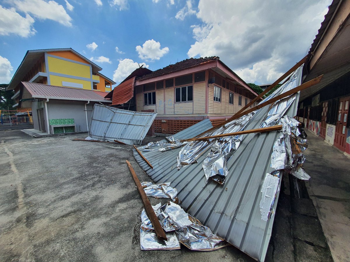 JKR Malaysia Rasmi (@ipjkr_official) on Twitter photo 22 Mei 2023-Lawatan Kerja YBhg. Dato' Ir. <a href="/irahmadredza/">Ahmad Redza Ghulam</a>, KPKR bersama YBMKR Dato Seri <a href="/AlexNantaLinggi/">Alexander Nanta Linggi</a> & YB Menteri Pendidikan <a href="/FadhlinaSiddiq/">Fadhlina Sidek</a> ke SK Setapak Kuala Lumpur.
Turut hadir YBhg. Datuk Seri <a href="/KkrKsu/">KSU_KKR</a>, Pengarah JKR WPKL, TKP Pendidikan Malaysia, Pengarah Pendidikan WPKL. 22 Mei 2023-Lawatan Kerja YBhg. Dato' Ir. <a href="/irahmadredza/">Ahmad Redza Ghulam</a>, KPKR bersama YBMKR Dato Seri <a href="/AlexNantaLinggi/">Alexander Nanta Linggi</a> & YB Menteri Pendidikan <a href="/FadhlinaSiddiq/">Fadhlina Sidek</a> ke SK Setapak Kuala Lumpur.
Turut hadir YBhg. Datuk Seri <a href="/KkrKsu/">KSU_KKR</a>, Pengarah JKR WPKL, TKP Pendidikan Malaysia, Pengarah Pendidikan WPKL.