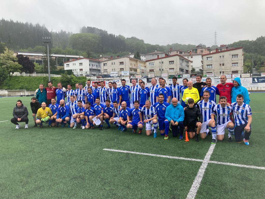 RealSociedad's tweet photo. 👏 Bonito ambiente en Ordizia en el partido de los veteranos (3-3) en favor del proyecto Txikitik Handira y patrocinado por @Logikaline 🙌

#AurreraReala https://t.co/MvAcO3z9nc