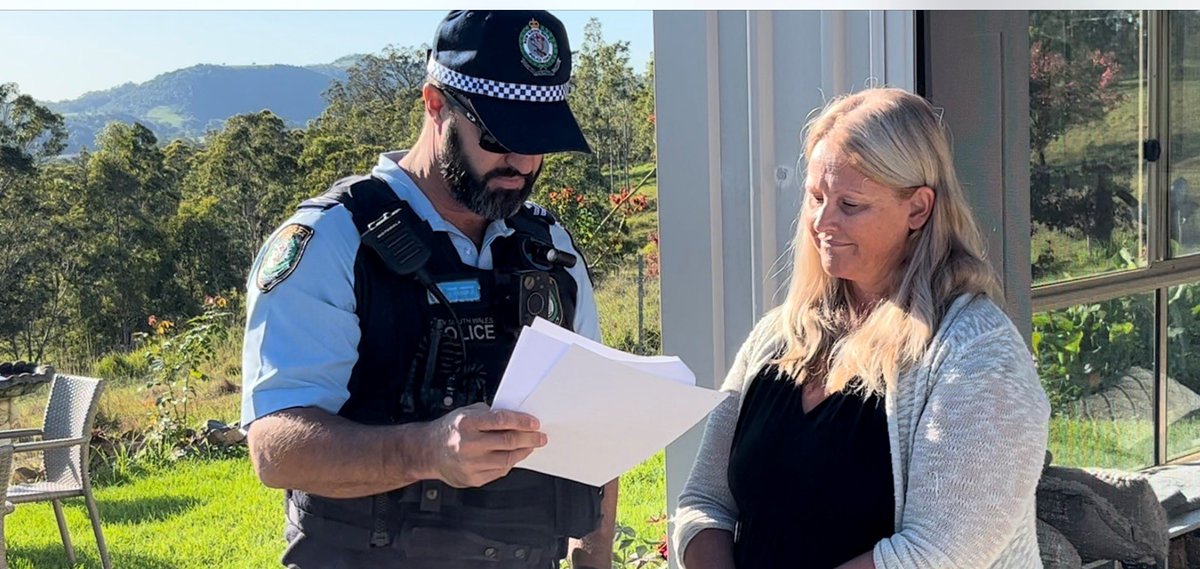 This is an alarming photo and one I never thought I would see taken in Australia. It is of my friend @KirralieS from Binary. The police came to her door and issued papers requiring her to appear in court for saying men are not women. If this doesn’t wake us up, nothing will.