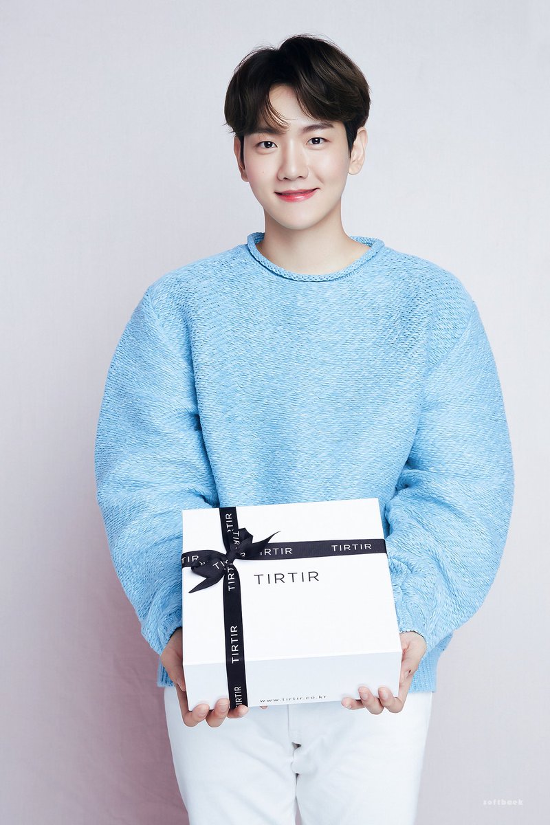 우리 모델님 과거도 큥랑하는 마음을 담아 < 백현오빠 티르티르 모델하던 과거도 사랑해서 그때 사진을 씀 개웃기네 하