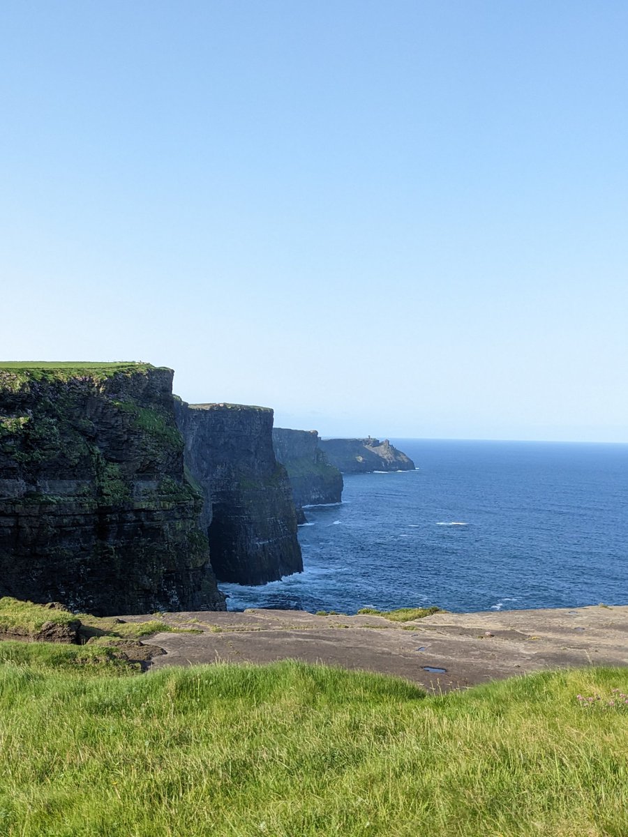 I have the best office and view in Ireland today @CliffsofMoherIE @DailyCliffs I'm here all day #MeetTheMaker