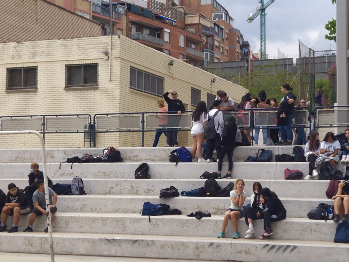 Gran festa de cloenda dels Amics Grans d’aquest curs. L’alumnat de quart que forma part dels Amics Grans es va encarregar d’organitzar i preparar una sèrie d’activitats lúdiques per als alumnes de primer d'ESO. Grans!  bit.ly/42VlMJB #amicgran