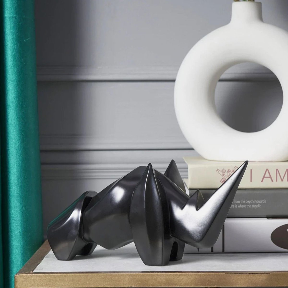 TheArtarium's tweet image. BLACK DECOR 🖤 You must have! 
Shop now at 🔗theartarium.com
#giftingsolutions #giftingseason #giftingmadeeasy #giftingoptions #corporategifting #giftingservices #giftinghampers #giftingoption #giftingideasforher