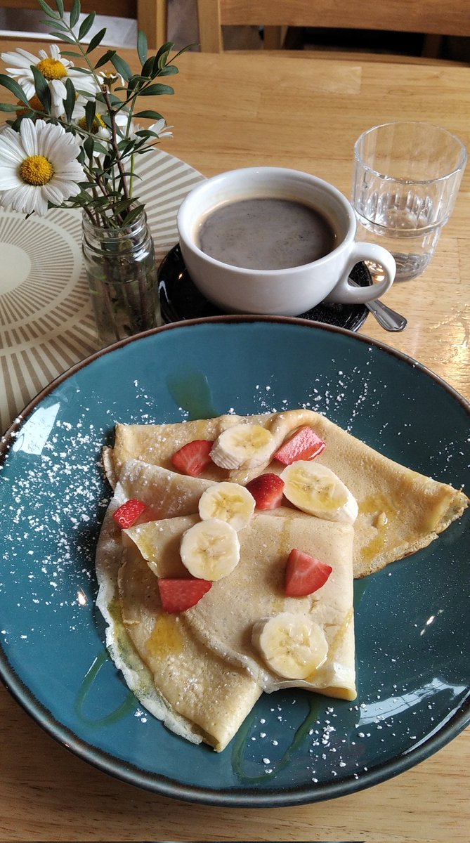 I called this account 'Coffee, Chess & Crypto' because those were the main things that filled up my day. Well, not much has changed apart from some additional activities but this morning I decided to treat myself to pancakes and coffee at this rustic, riverside café. #TreatYoself