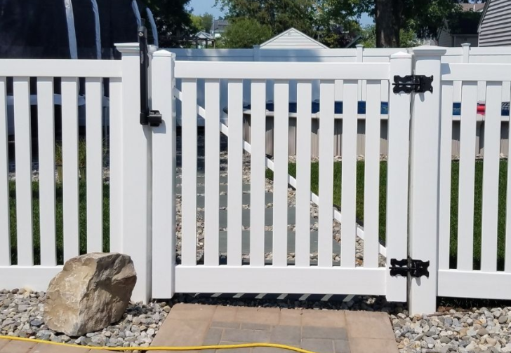 pvc vinyl privacy pool fence for your own garden
decorate it for your house yard
#pvc #pvcfence #vinylfence #fencegate #gate #poolfence