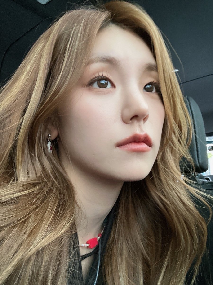 vik on Twitter "my gf so pretty"