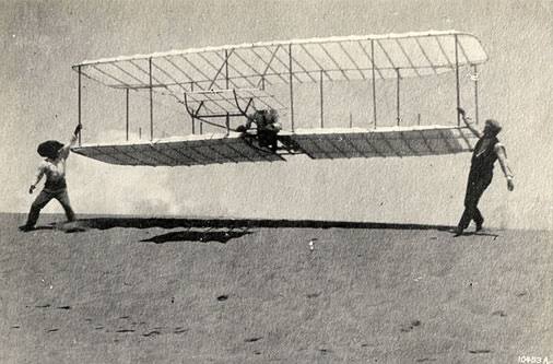 22 May 1906 (117 years ago): The Wright brothers were granted U.S. patent number 821,393 for their 'Flying-Machine'.

[2]

#ThisDayInHistory #History #OnThisDay #OTD #WrightBrothers #FlyingMachine