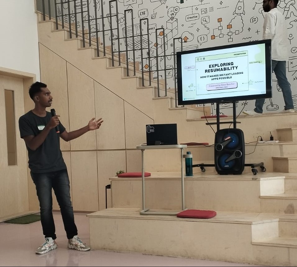 KedarBasutkar's tweet photo. Had an incredible weekend speaking at 2 tech events in Bangalore &amp; Pune! 🎙️ 

Shared insights on Resumability &amp; @QwikDev. The energy &amp; enthusiasm from the community was inspiring. 

Huge thanks to @FOSSUnited &amp; @ReactPune for creating these platforms. https://t.co/qhbqdZsC73