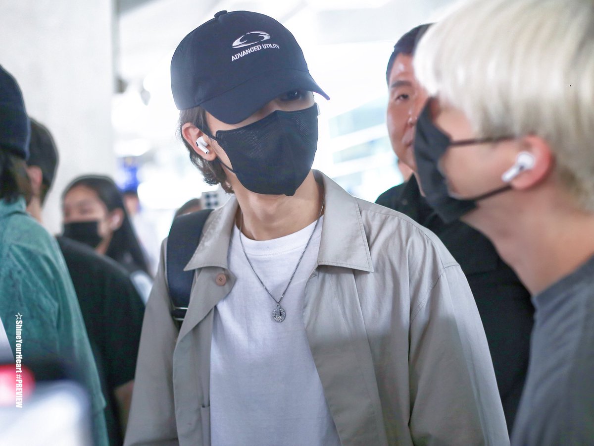 SYH19950208's tweet photo. ☆230522 인천 입국 프리뷰👀
#윤형 #송윤형 #Yunhyeong #SONG #ユニョン #아이콘 #iKON #143inc https://t.co/4kCo65ysrH