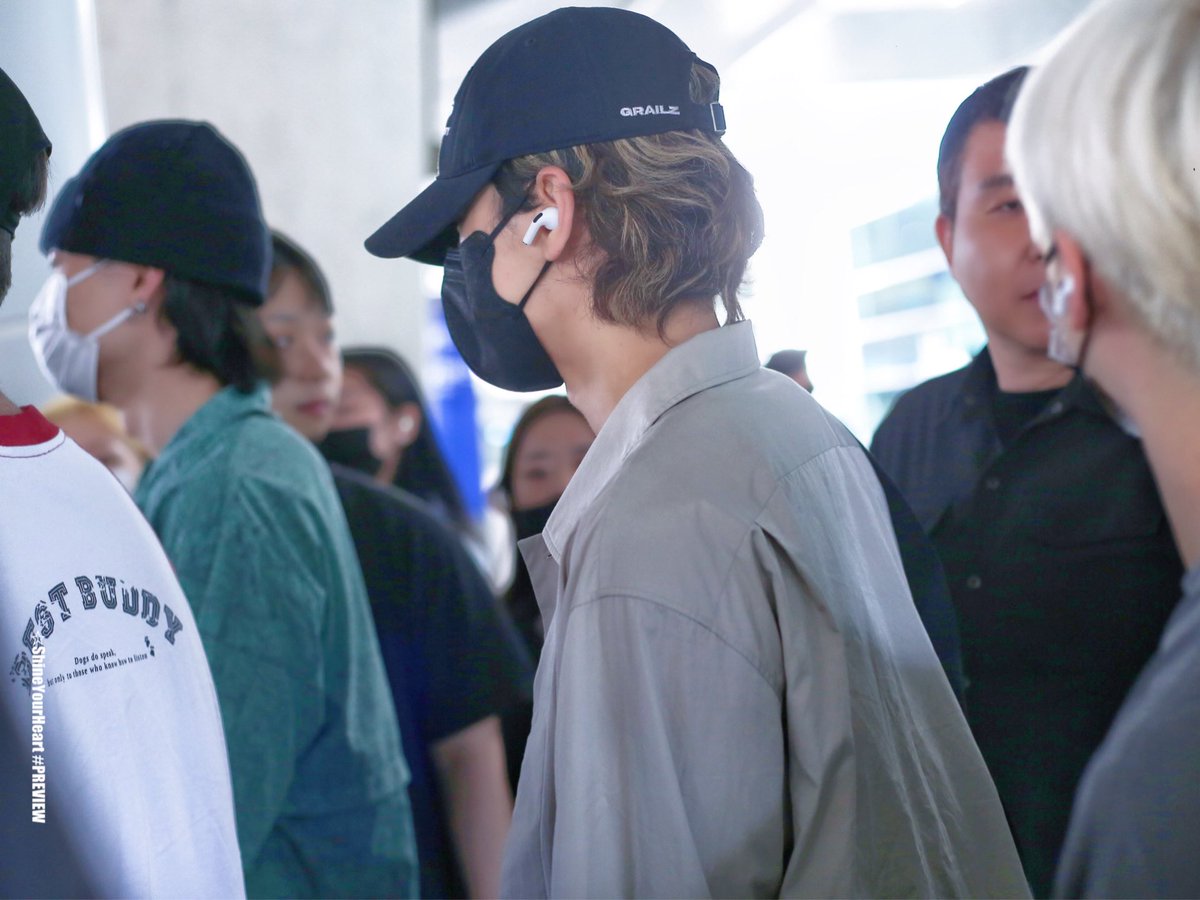 SYH19950208's tweet photo. ☆230522 인천 입국 프리뷰👀
#윤형 #송윤형 #Yunhyeong #SONG #ユニョン #아이콘 #iKON #143inc https://t.co/4kCo65ysrH