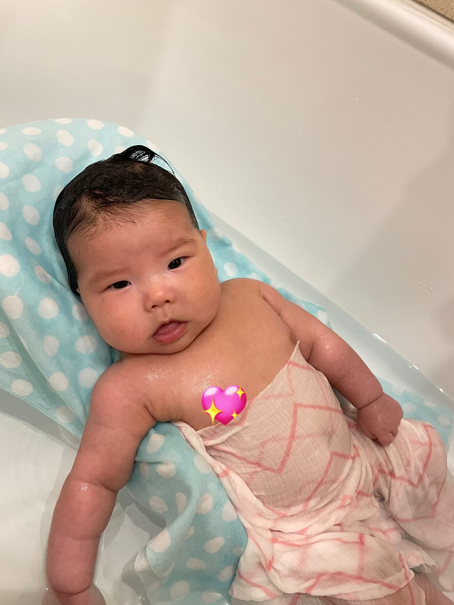 Обычно у Альмы прическа ёжика, но в день купания у нее прямые волосы, сразу по-другому выглядит 🥹 чоппуускачаанчик 🩷