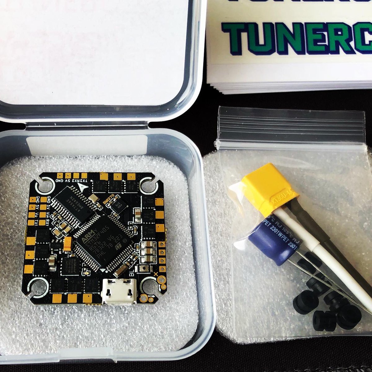 kigaru's tweet photo. 新ブランド取扱のお知らせ。TUNERCの商品が入荷です。75-95cinewhoopやU99/3インチthoothpick機にさいてきの2-4S AIO 20A FCとブザーです。
https://t.co/LGZrRzGQPY
#tunerc #cinewoop #kigarudrone https://t.co/dD3SUlCQGG
