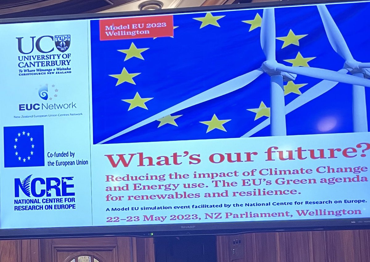 ArdvanderVorst's tweet image. #TeamEurope🇪🇺 on the road and part of the start of #ModelEU in Wellington!  
New Zealand students discussing the EU&apos;s efforts to reduce the impact of climate change and energy use ♻️🌱
#EUGreenDeal #REPowerEU
🙏🏻Thank you Sarah Pallet for hosting us @NZParliament #StrongerTogether
