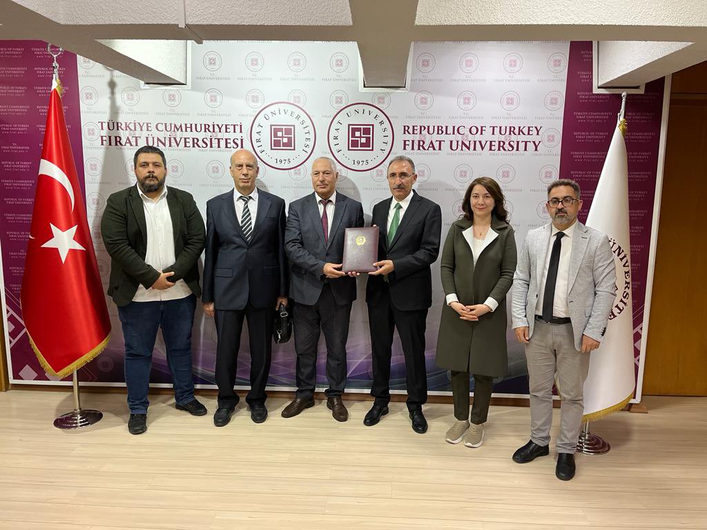 Üniversitemiz ile Azerbaycan Milli İlimler Akademisi arasında kültür, sanat ve edebiyat alanlarındaki ilişkilerin güçlendirilmesi ve bilimsel çalışmaların artırılması amacıyla Mutabakat Zabtı imzalandı.