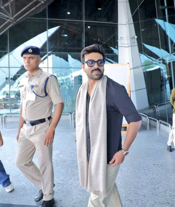 The #RRR star @AlwaysRamCharan accorded a grand welcome at #SrinagarSmartCity airport. 

@g20org

#G20Kashmir #G20JammuKashmir #G20Srinagar #Kashmir