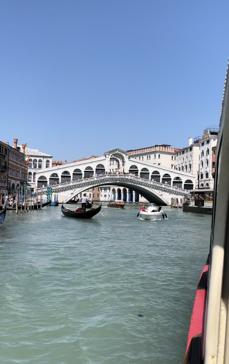 Scene..❤️
Ponde di Rialto
#Venice 
#Rialtobridge