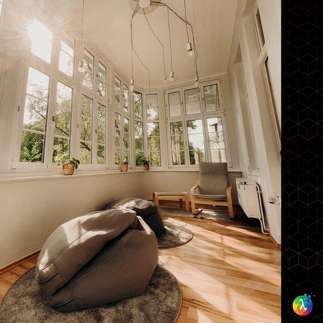So kann der #Montag-Morgen doch beginnen, oder? ☀️
In unserem #Büro in #Buer lädt unser Wintergarten einfach zum Verweihlen ein - hier machen wir gerne gemeinsam Pause, halten 1:1 Meetings oder genießen einfach ein paar Sonnenstrahlen #VitaminD
#TeamLambda_IT #SoArbeitenWir