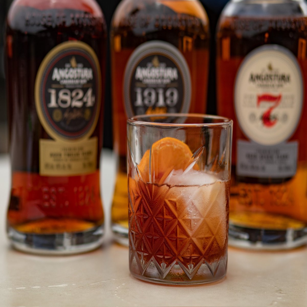 SiaaGlobal's tweet photo. Bring me the best drinks in town!
YES....
Angostura!!! 😃 
.
.
.
#angosturaaromaticbitters #aromaticbitters #cocktails #drinks #bar #cocktail #bartender #bartenderlife #alcohol #rum #craftcocktails #perfection #amaro #amarodiangostura #amaro https://t.co/a8tyBOhAnY