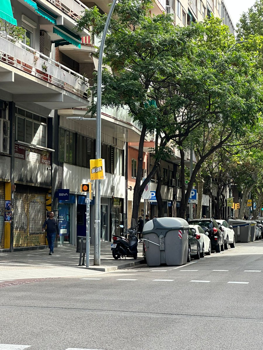 FNCBarcelona's tweet image. ATENCIÓ: Denunciem a la JE de Barcelona que la @CUPBarcelona @CUPLesCorts ha substituït les nostres banderoles per les seves al tram que teníem concedit a l&apos;Av. de Madrid entre els carrers de Galileu i Numància.📝

No ens estarem de braços plegats, les tornarem a col·locar! 💪