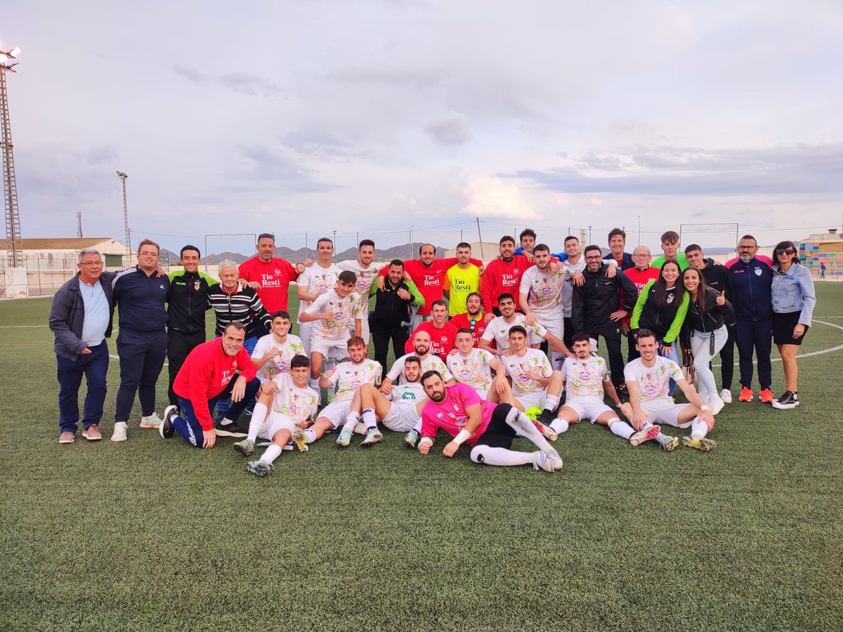 ciudad_calas's tweet image. 🥳 ¡CAMPEONES DE LA COPA PRESIDENTE! 🥳

El equipo se impuso ayer 1-2 en la final disputada en Fuente Álamo, que llevaba sin perder en casa casi 2 años. 🏟

Goles:
⚽ Lozano (36′)
⚽ Iván (86′)