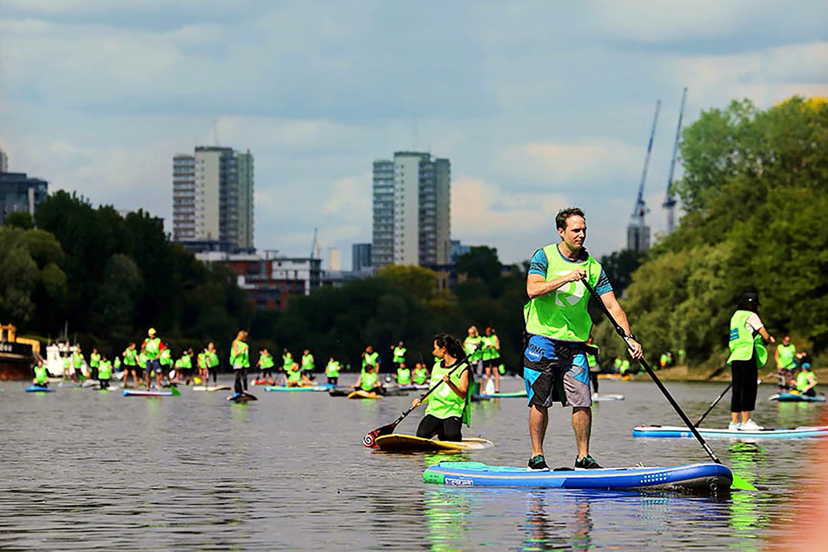 Paddleboarders once again have the chance to enjoy
<a href="/BeRichmondUK/">Be Richmond</a>’s  ‘Get on Board’ event on Thursday, the 22nd June after a two-year gap due to Covid.
Up to 100 boarders will paddle their way from Kew Bridge to Richmond, collecting plastic from the Thames along the way.