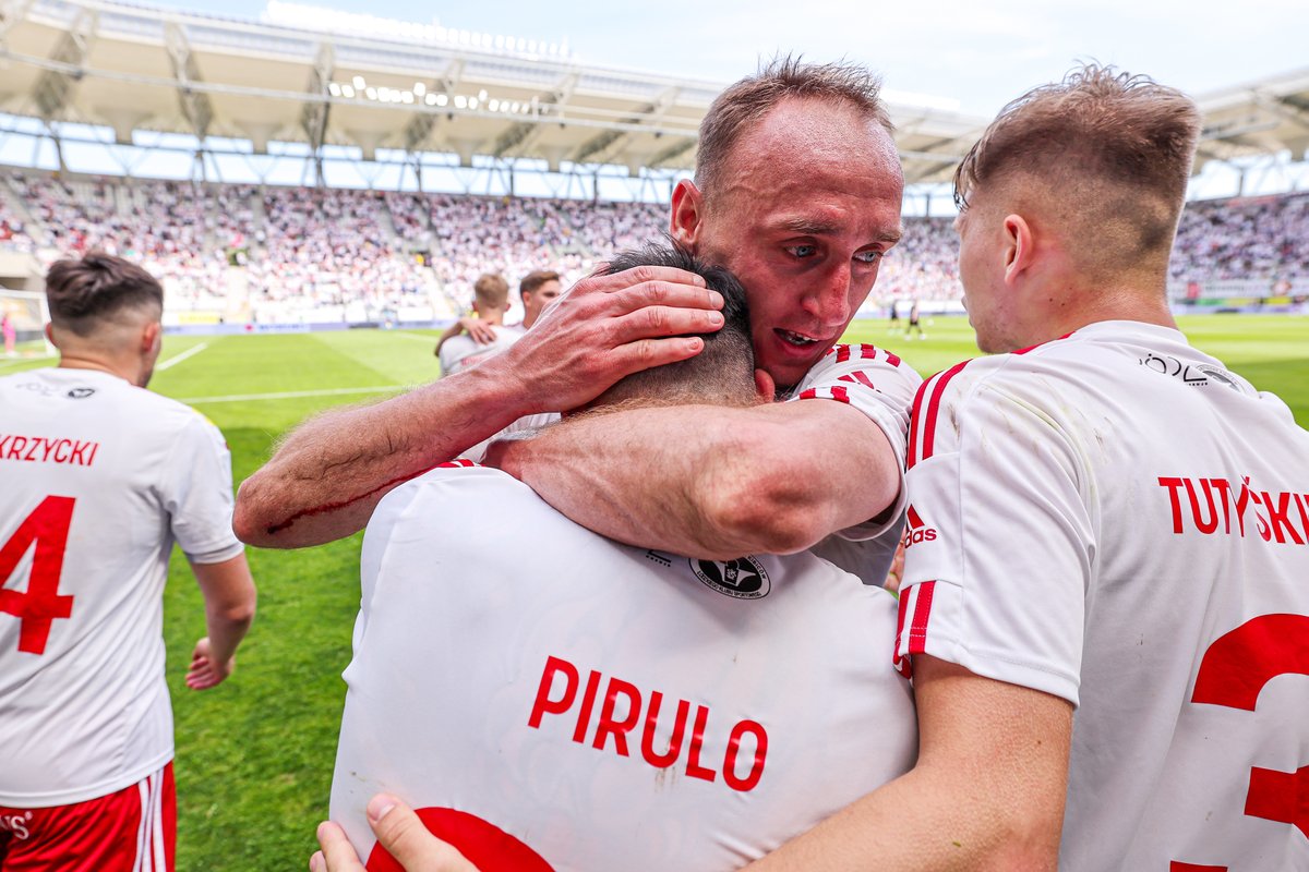 Wasz głos po #ŁKSRES. Duet stoperów też blisko podium!

🎩🎩🎩 @Samipiru (49% głosów)
🎩🎩 Mateusz Kowalczyk (15%)
🎩 Piotr Janczukowicz (9%)