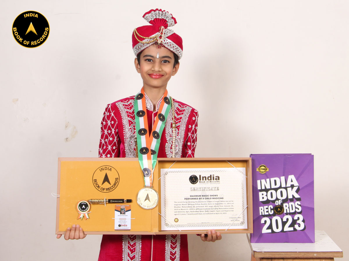 indiabookrecord's tweet image. The record for performing the #maximum number of #magicshows was set by magician Master Swarang Pritam Randive of Maharashtra. He performed 402 #magic shows in different #locations including #Maharashtra, Agra, Hyderabad, Surat, #Ujjain &amp;amp; #Nepal.

Read At: indiabookofrecords.in/maximum-magic-…