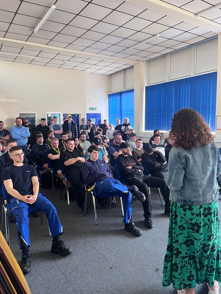 This morning our Engineering Apprentices, received a talk from Kooth and Qwell. Kooth create easy to access online mental health services.

Kooth are on site until midday, providing a drop session 
#Apprenticeships #UoBGroupApprenticeships  #Engineering #MHAW2023 #ToHelpMyAnxiety
