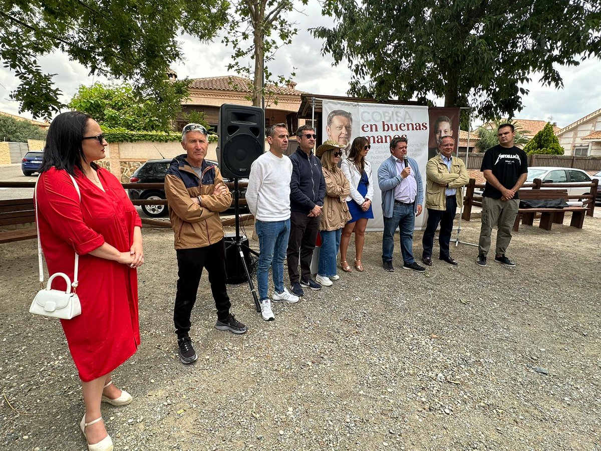 PSOE_Cobisa's tweet photo. Día maravilloso el de ayer disfrutando de una caldereta junto a nuestros vecinos y vecinas de Cobisa. No faltaron las risas, debates y anécdotas compartidas entre todos.
Esto nos une a conocernos, algo fundamental para un buen futuro. Sin duda, Cobisa está en buenas manos!!
#PSOE https://t.co/YGAw0yerNW