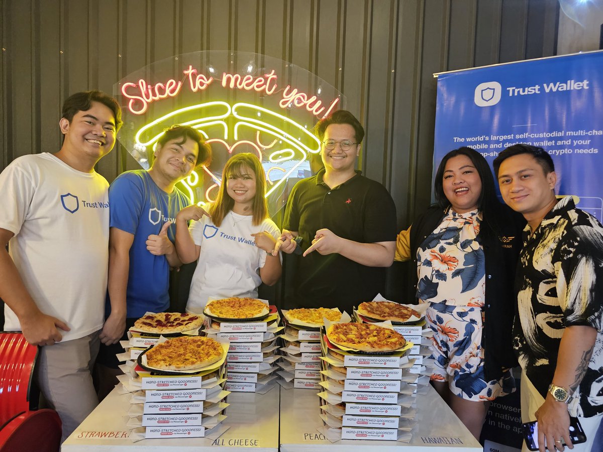 amirahbnb's tweet photo. ATM. Here at #Pizzadidi WITH @TrustWallet_Fil . #TrustWalletFilPizza #BitcoinPizzaDay https://t.co/X6NQLxpBxX