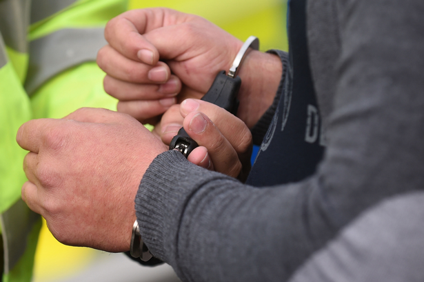 #Tyburn officers stopped a vehicle last night in #ShardEnd that had recently failed to stop for officers. Checks showed that the driver was breaching his Non-molestation Order. Suspect arrested and taken to custody for his day in Court. Victim safeguarded. 👮‍♀️🚔👮