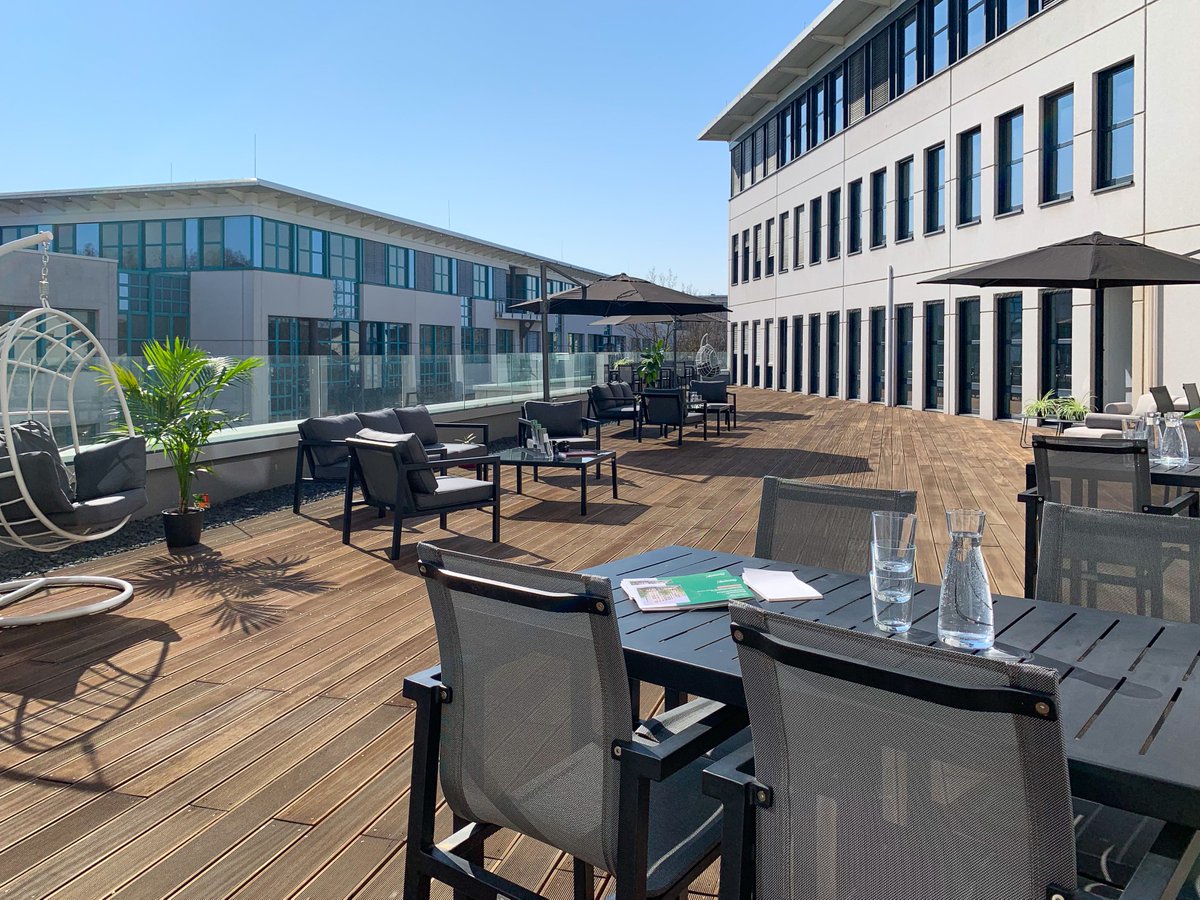 🌞🏢 Buche für deine kommende Sommerveranstaltung unsere moderne Dachterrasse in Weiterstadt! 🍹🎉

sleevesup.de/spaces/darmsta…

#EventLocation #Dachterrasse #NetworkingEvent #Firmenfeier #SleevesUpSpaces #networking #event #weiterstadt