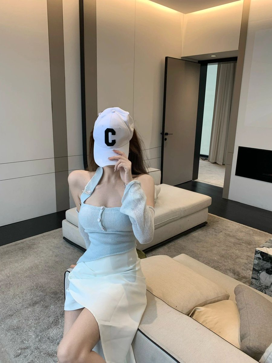 cuicui0923's tweet photo. 在推上约了一个粉丝见面
我提前来到酒店🏨等他
居然被放鸽子、偌大的房间一个啪啪的人都没有
问一下附近有哥哥叔叔来安抚弱小的心灵吗 https://t.co/TPTgSbScq8