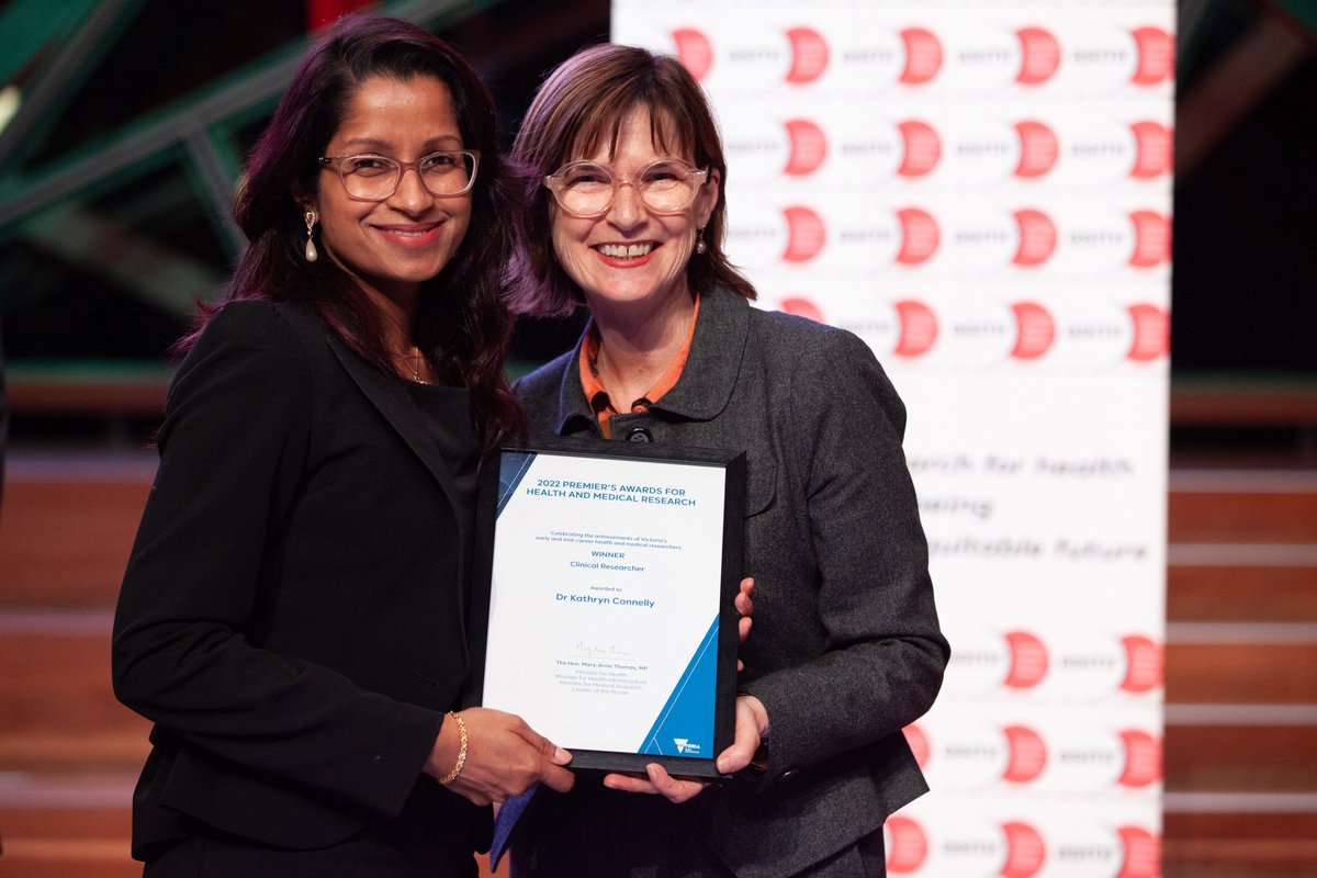Congratulations to Dr Kathryn Connelly, from @MonashHealth and @MonashUni, for winning the Clinical Researcher award! Here is Dr Rangi Kandane-Rathnayake picking up the award on their behalf.