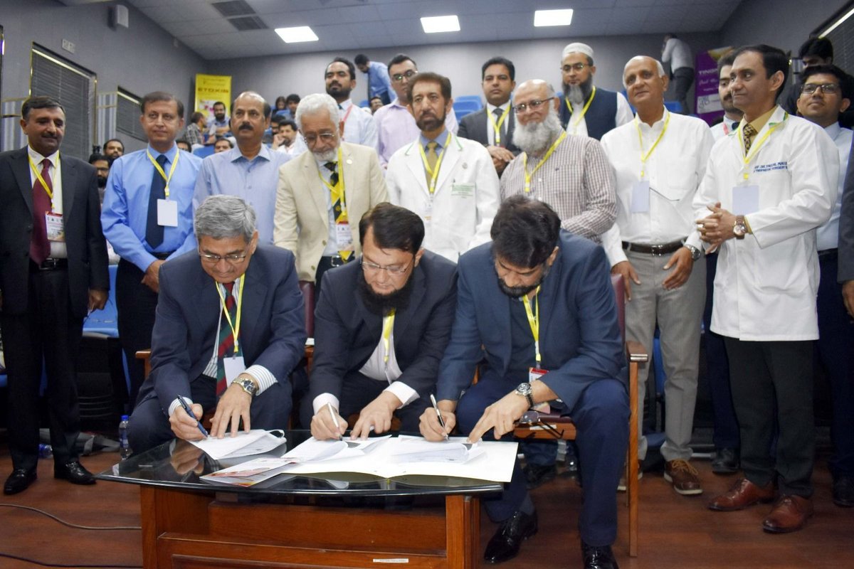 pakortho's tweet photo. Prof Tahseen Riaz 
President, POA
Dr Tanveer Sadique 
President, BPOS 
Signed an MOU of Academic Collaboration at 
KEMU &amp; Mayo Hospital during Arthroplasty Workshop 
VC KEMU Prof Mahmood Ayaz, Health Minister Prof Javed Akram were present in addition to senior professors from PAK https://t.co/LllqpzPY2G