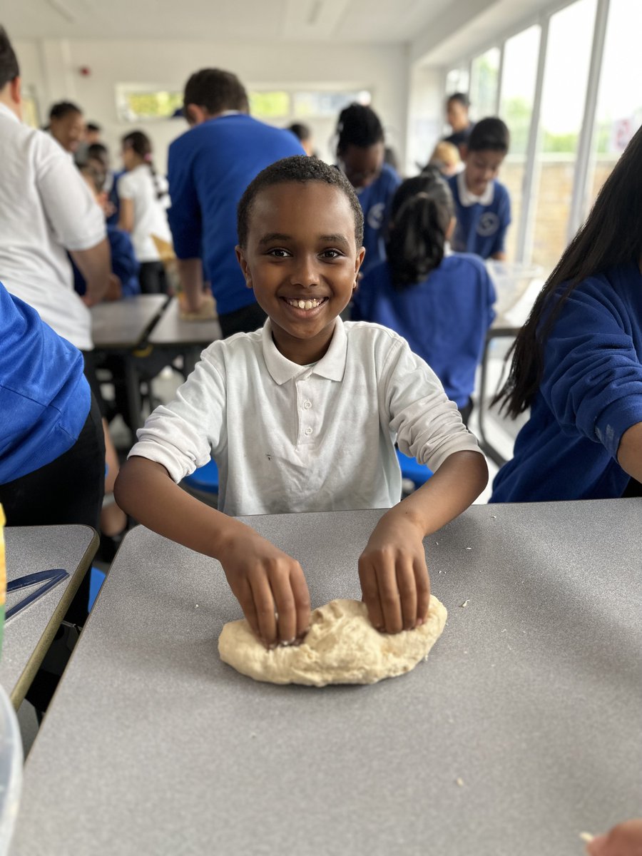 woodberrydownN4's tweet photo. 🥖🍞 This half-term, our Year 5's at Woodberry Down have embraced culture & seasonality by designing and baking their own bread! Take a peek at their yummy creations. 📸 Who knew learning could be so delicious? #WoodberryDown #DTProject #BreadBaking https://t.co/1LmbOFnL2d