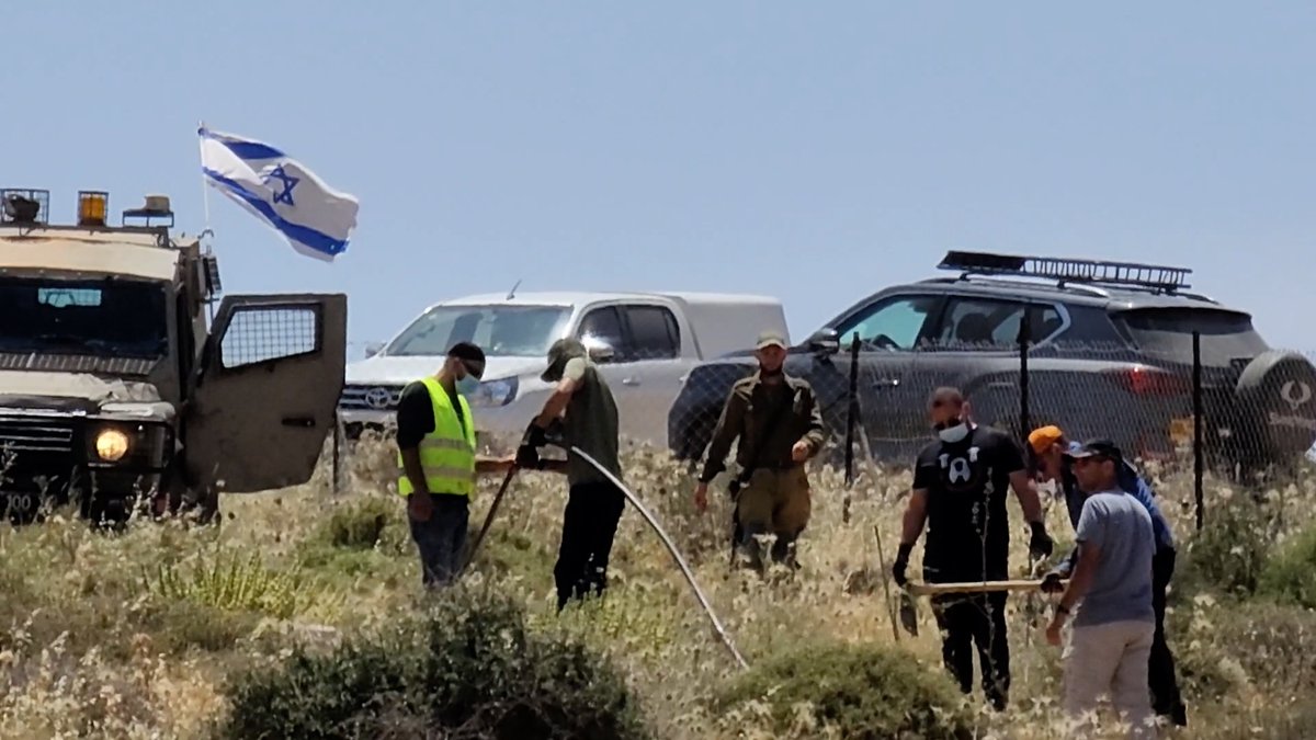 Israeli forces destroy farmland and uproot about 100 fruit trees belonging to Palestinians in the South Hebron Hills: btselem.org/facing_expulsi…