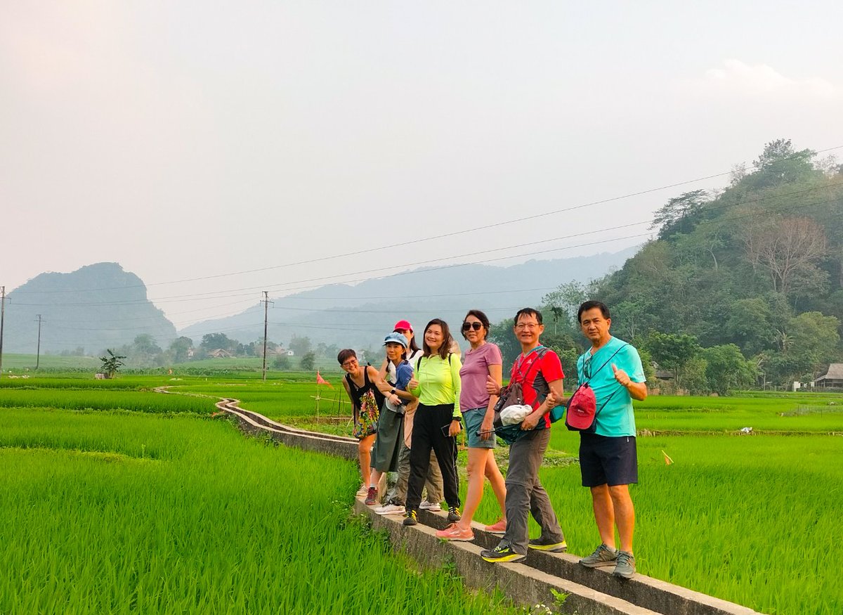 mrlinhadventure's tweet image. Explore a beautiful picture of the rural countryside - Ha Thanh village!
#vietnam #hagiang #hagiangloop #travel #vietnamtravel #traveling #mountains #field #rice #landscape #adventure #trekking #explore #nature #wanderlust #photography #village #beautiful #asia #photooftheday