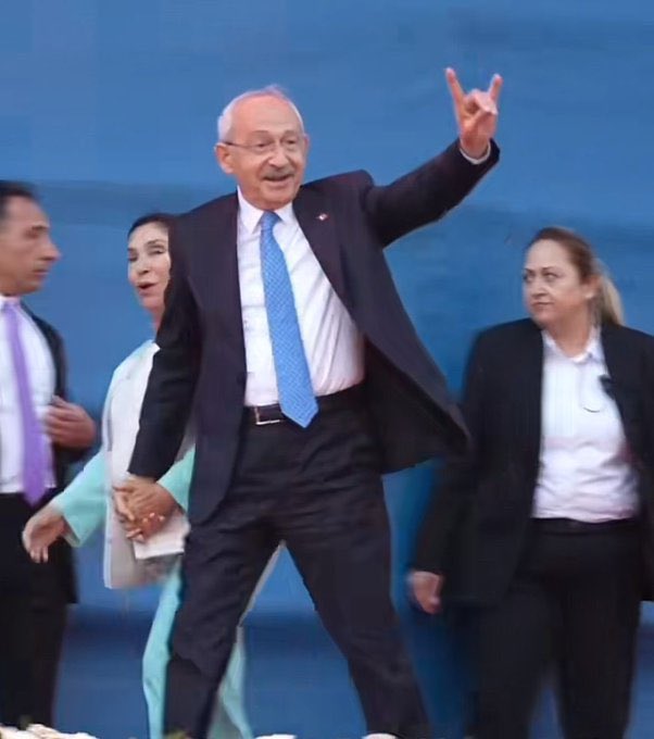 Şayak Kalpaklı Sarışın Kurt MUSTAFA KEMAL’den Bozkurt Kemal’e.
Oylar Kılıçdaroğlu ‘na.
🫶