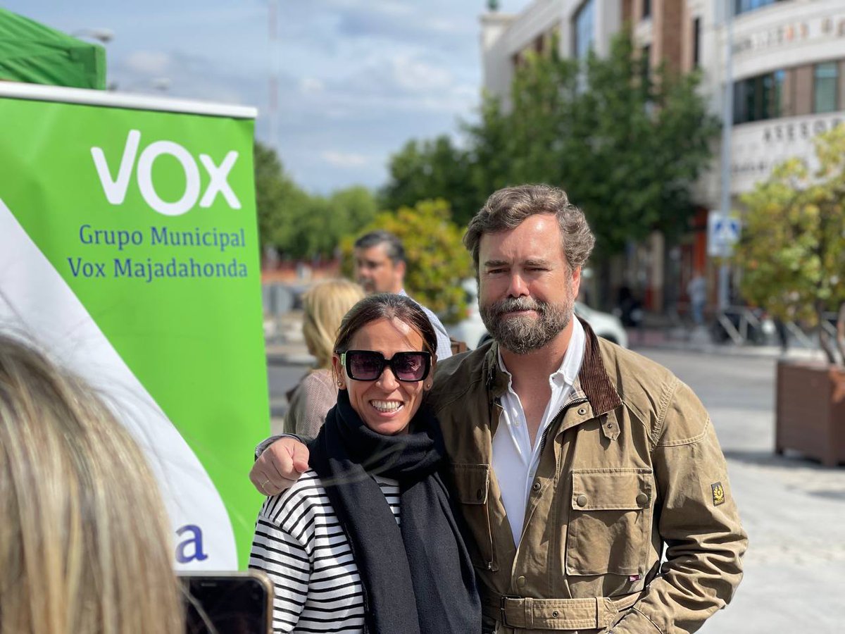VOX_Majadahonda's tweet photo. Muchas gracias @ivanedlm por acompañarnos este sábado en la mesa informativa en #Majadahonda.

Nuestro agradecimiento también a todos los que os habéis pasado estos días por nuestras mesas. Apostamos por una Majadahonda que #CuidaLoTuyo.

#VotaSeguro

💚🇪🇦💚🇪🇦💚🇪🇦 https://t.co/1bAmdZqPqy