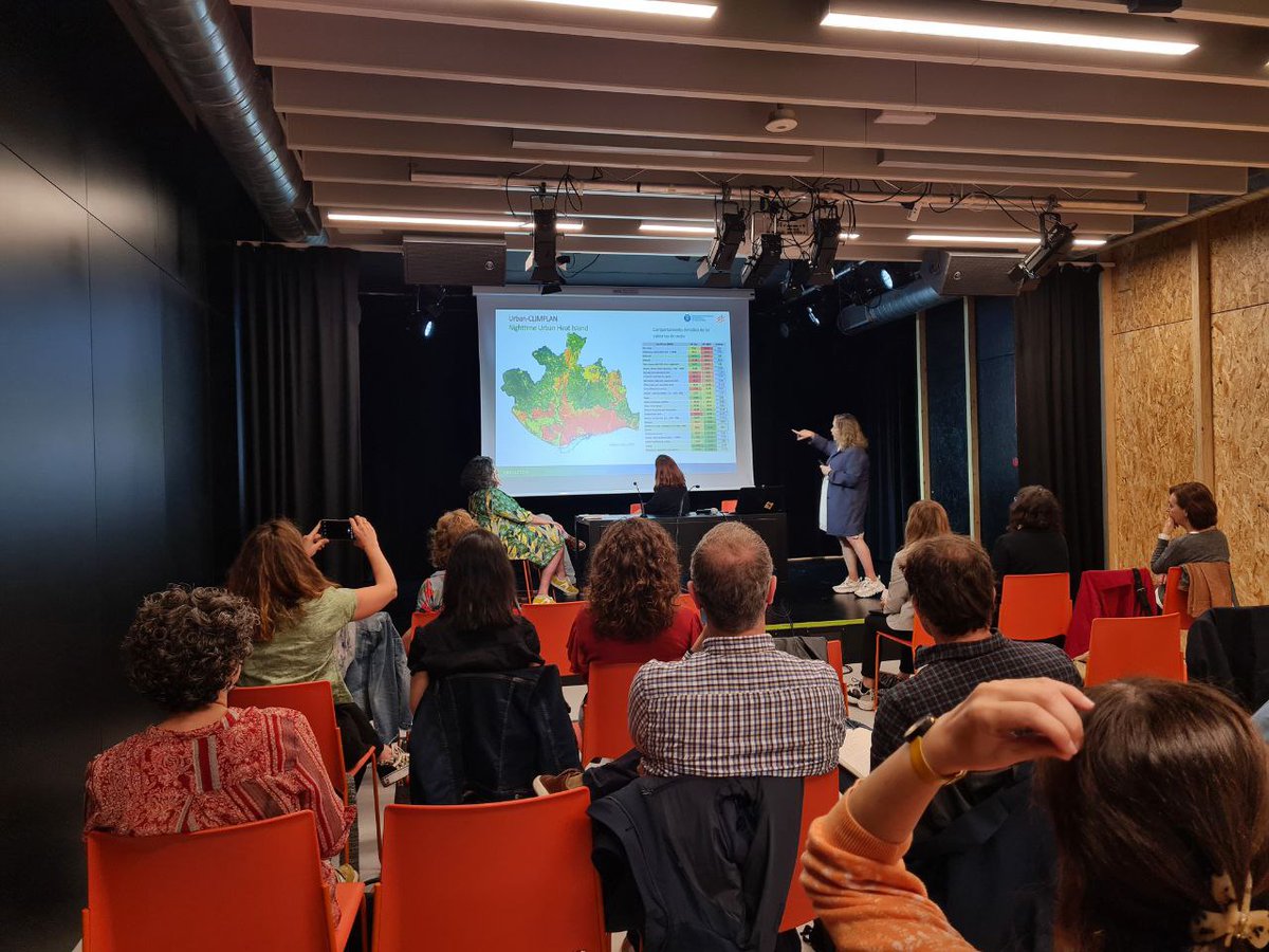 CCiutadana's tweet photo. Divendres passat, diversos grups de recerca van compartir les seves investigacions sobre l'augment temperatures 🌡️ en entorns urbans i el seu impacte en les persones.
🎯 L'objectiu, detectar complementarietats i oportunitats de recerca en el marc del #PladeReimpuls de l'Oficina. https://t.co/CMzxUxT9TC