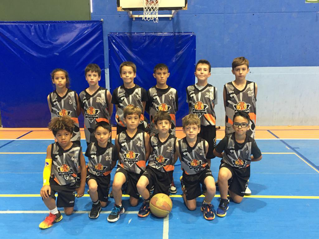 675Academia's tweet photo. 🏀 ¡Que gran evolución están teniendo nuestros chicos del #PreminiMasc! Esta semana pasada visitamos Antequera en una nueva jornada @FAB_Malaga #Valorcesto.

🟠⚫️ #Academia675 #Formacion https://t.co/1rwV7PO6yK