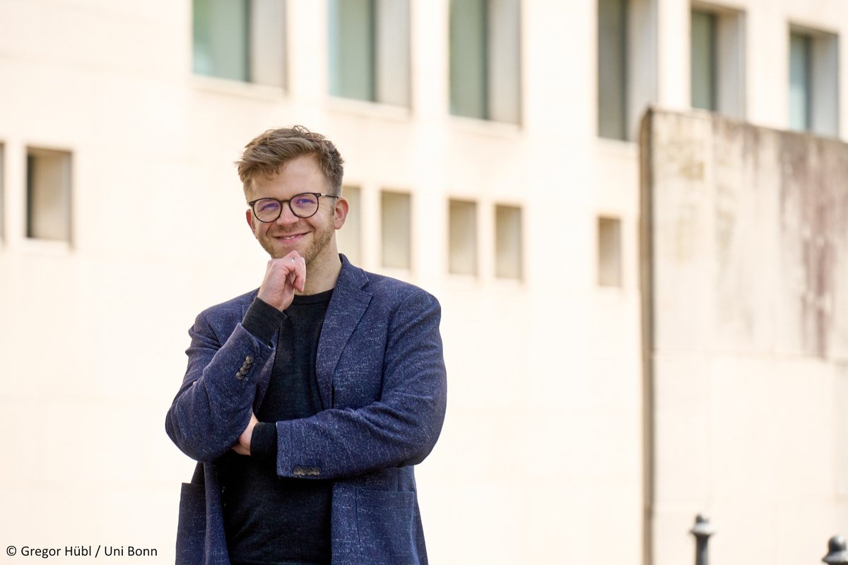 UniBonn's tweet photo. Investigating Collective Action: @WolframBarfuss appointed new Argelander professor at #UniBonn and strengthens transdisciplinary #sustainability research. @ZEFbonn #TRASustFut Read more: https://t.co/6tbo1Aafog https://t.co/3LgMaCJafg