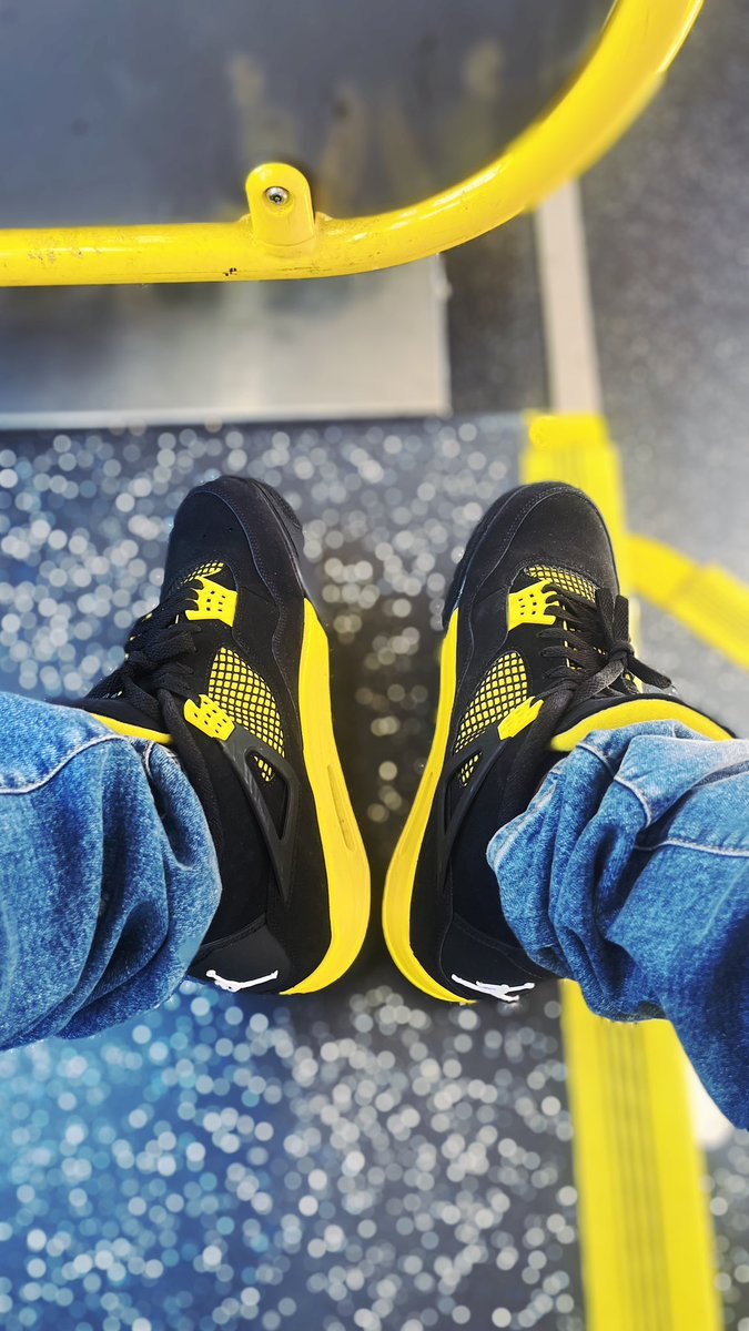 TheCUTSPodcast's tweet photo. @Louis01214511 @snipernick32 Our host been winning on the App since January, but caught an “L” on the Thunder 4’s then rush up Broadway to @snipes_usa and copped them in Person @reemomeerak https://t.co/MjfFSq8C9C