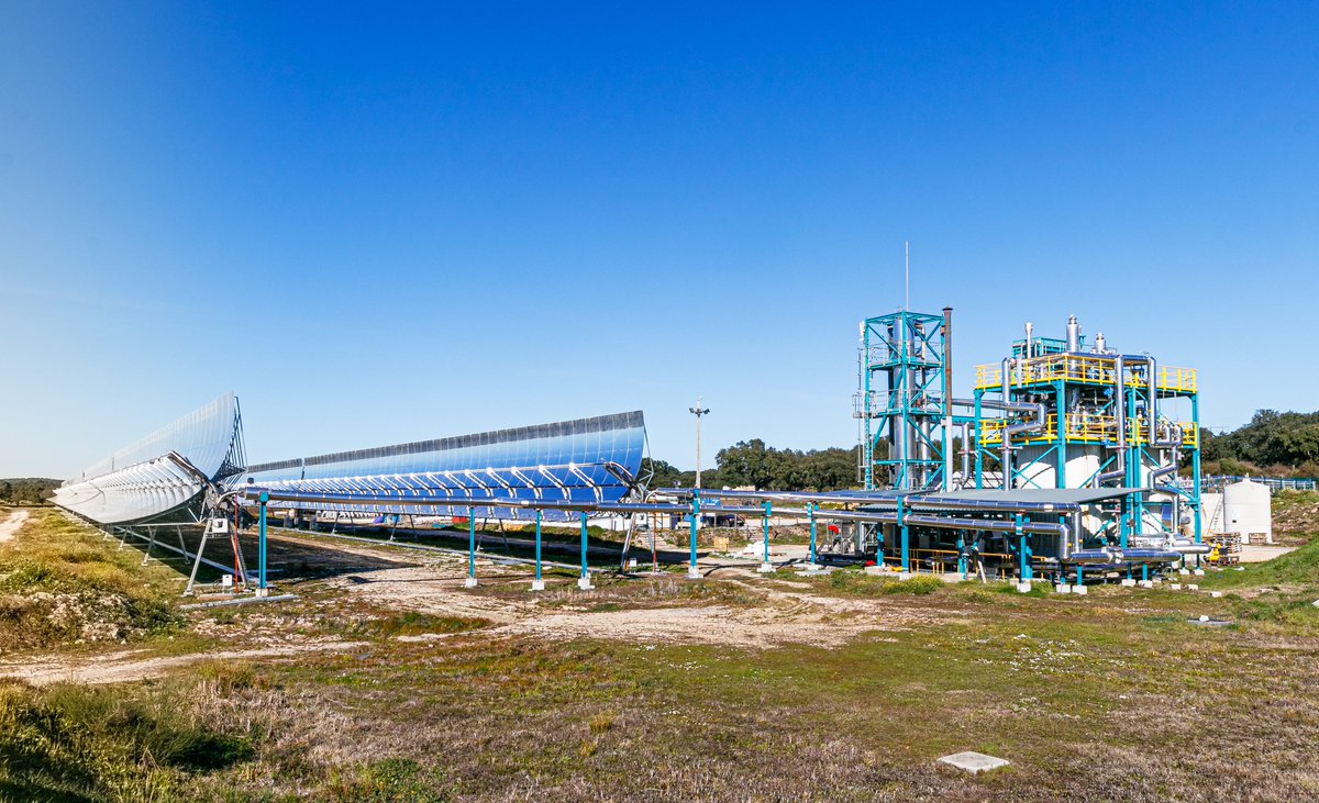 solarsco2ol's tweet photo. Back in February #SOLARSCO2OL met for the General Assembly! The programme included a visit to the Evora Molten Salt Platform, a #research infrastructure managed & operated by the Renewable Energies Chair - University of Évora and @DLR_en
#STE #CST #sCO2 #CO2 @H2020CSP @EU_H2020 https://t.co/FOffrK837W
