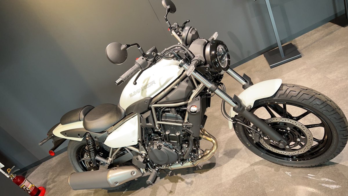 そろそろ新しいバイクに乗りたいなぁ〜
Kawasaki Moto bike

スポーツモデルバイク！
