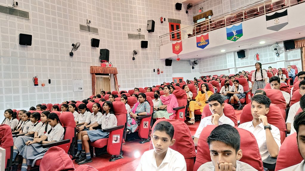 PRODefRjsthn's tweet photo. Employment Seminar for #APS Jaipur students held by Natasha Mehta &amp; Pranav Virmani @OberoiHotels 
MoU with @OfficialAwwa offers fully funded course-Bachelor's degree Tourism Mgt for Army Wards Class XII pass students 18-20 yrs
Address followed one on one interaction with students https://t.co/emVkOlOQNy