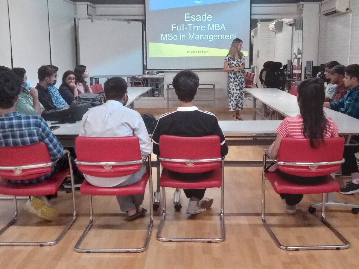 ICNuevaDelhi's tweet image. 💁‍♂️The delegate from @Esade   at an interactive session held last Saturday at @ICNuevaDelhi , while introducing the study programmes to the students.

#SpaIndia