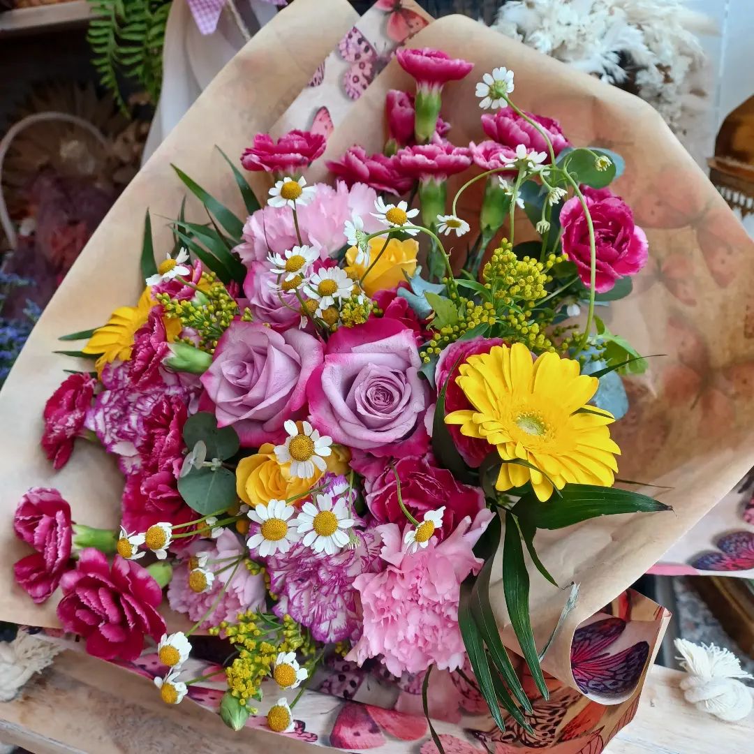 filigheddusc's tweet photo. Felice settimana a tutti 💝💐
#flowercolors #happybirthday #compleanno #flowerdesign #flowerdecoration #floraldecor #flowershop #cannigione #sardegna #costasmeralda https://t.co/4auhnTWHXm